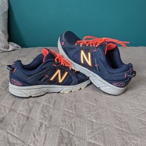 New Balance 402 shoes size 8.5 women's walking